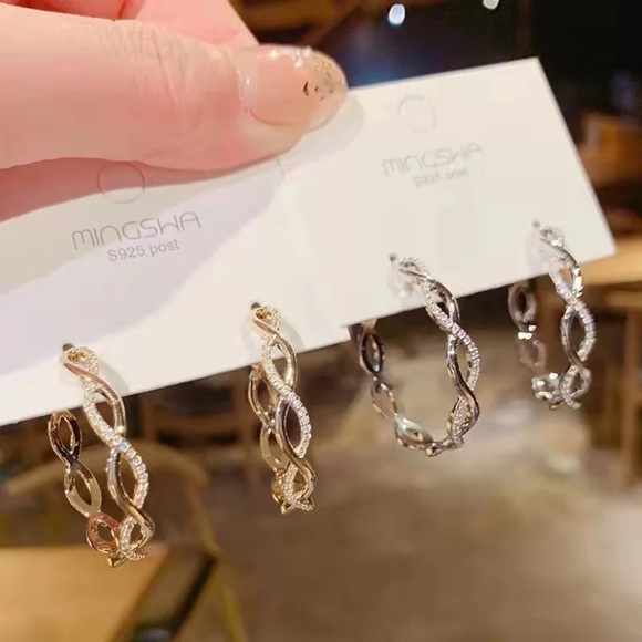 New 18k gold plated hoop earrings - Picture 4 of 5